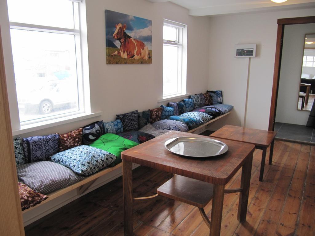Grand-Inn Bar And Bed Saudarkrokur エクステリア 写真